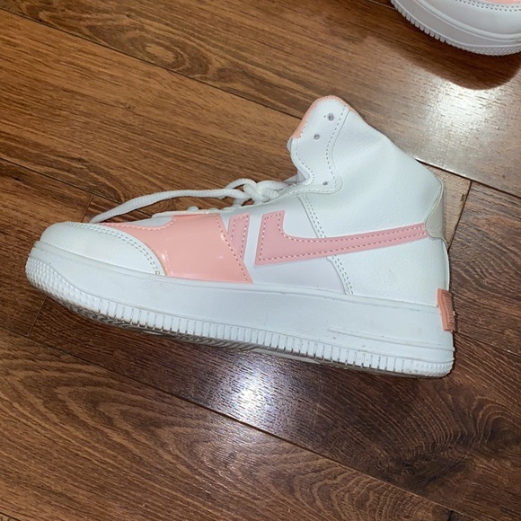 WOMENS SPORT SHOES - Picture 3 of 5